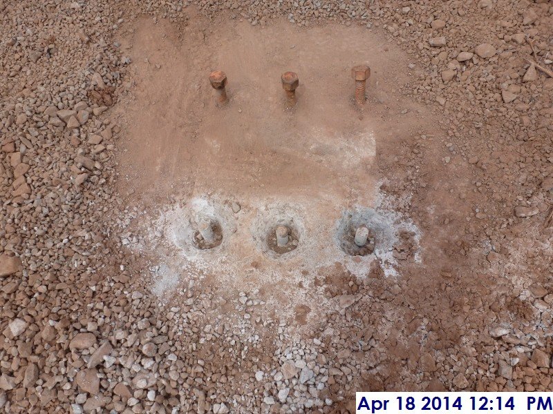 Damaged anchor bolts at c.l C-2 (800x600)